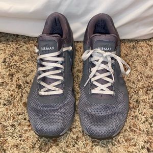 gray nike air max